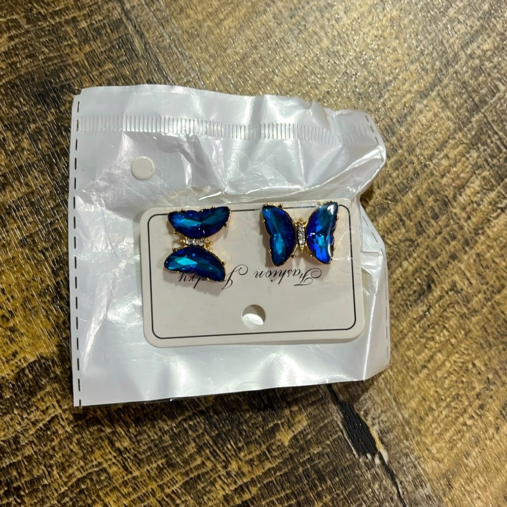 🦋cute butterfly earrings!!🦋